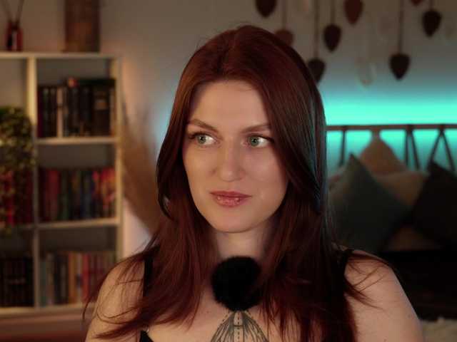 Lianna's BongaCams show and profile