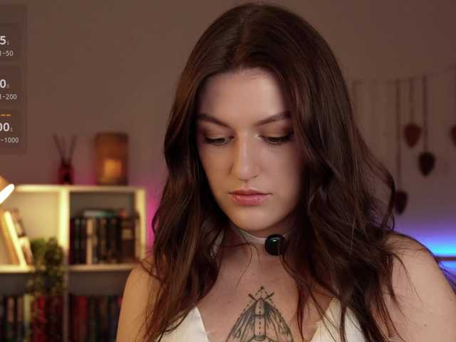 Lianna's BongaCams show and profile