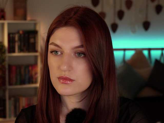 Lianna's BongaCams show and profile