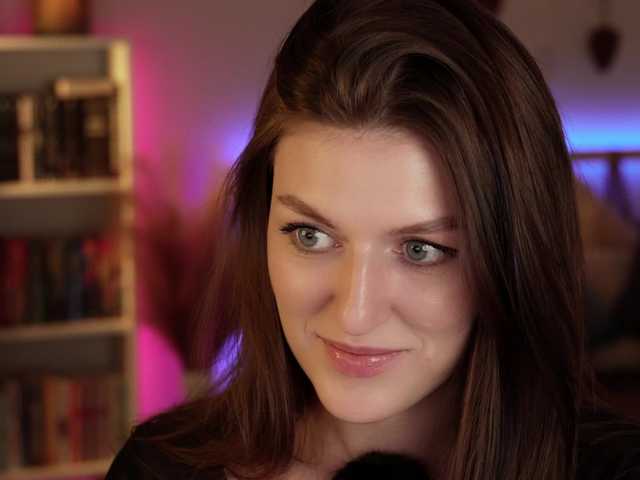 Lianna's BongaCams show and profile