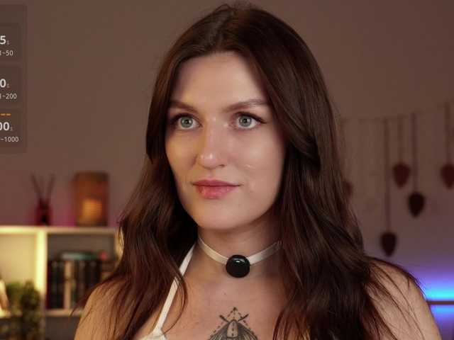 Lianna's BongaCams show and profile