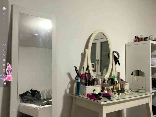 MerleRusson Live Webcam on BongaCams