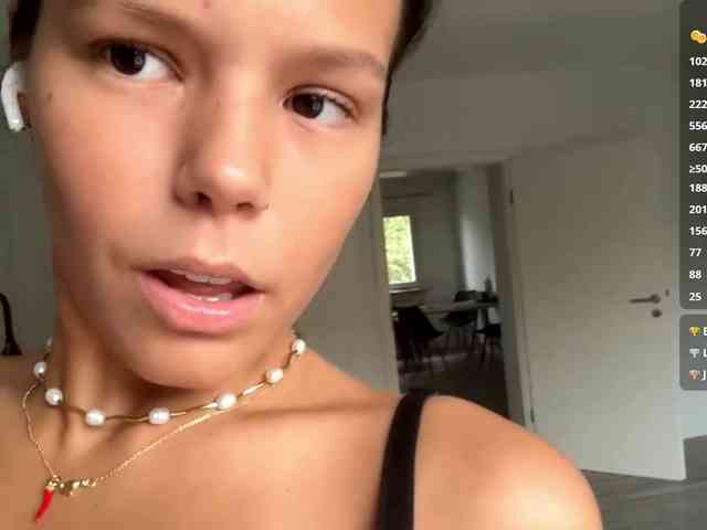 MerleRusson Live Webcam on BongaCams