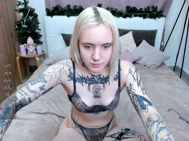 MonikaLowww's BongaCams show and profile