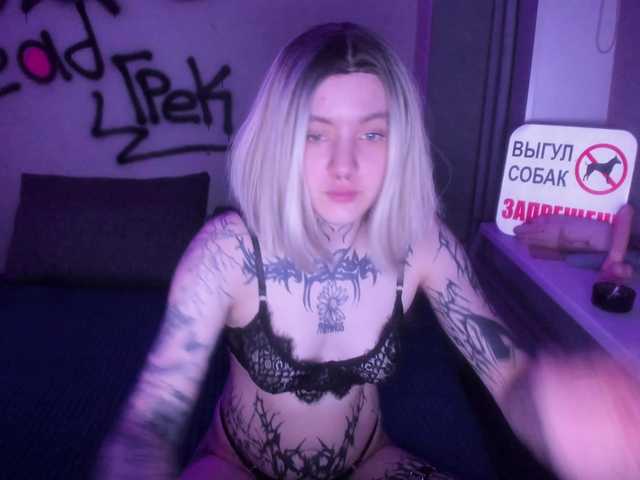 MonikaLowww's BongaCams show and profile