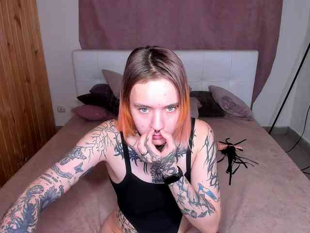 MonikaLowww webcam