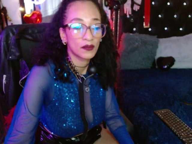 Ameliemartinez's BongaCams show and profile