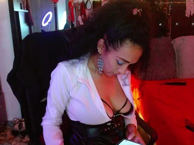 Ameliemartinez's BongaCams show and profile