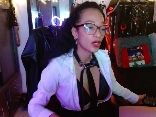 Ameliemartinez's BongaCams show and profile