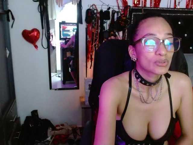 Ameliemartinez's BongaCams show and profile