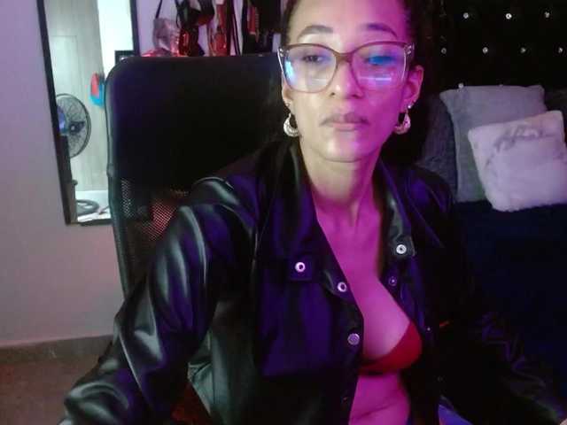 Ameliemartinez webcam