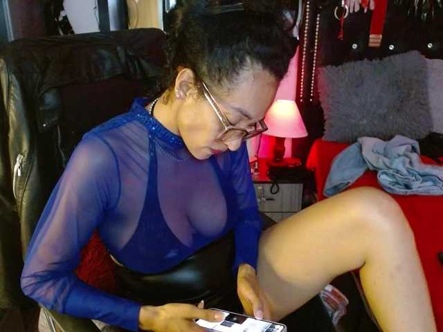 Ameliemartinez's BongaCams show and profile