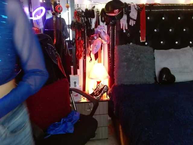 Ameliemartinez's BongaCams show and profile