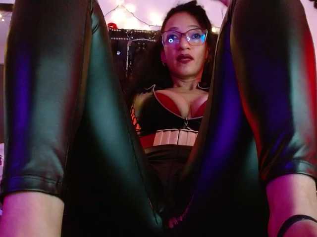 Ameliemartinez's BongaCams show and profile