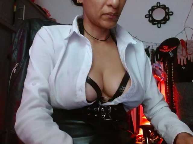 Ameliemartinez's BongaCams show and profile