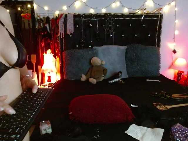 Ameliemartinez's BongaCams show and profile