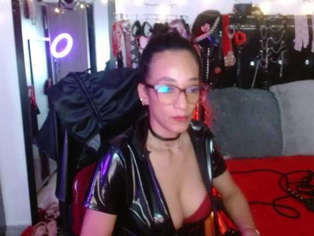 Ameliemartinez's BongaCams show and profile