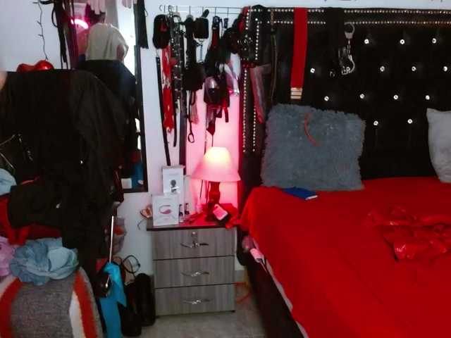 Ameliemartinez's BongaCams show and profile