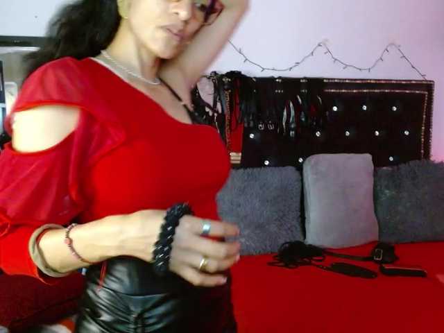 Ameliemartinez's BongaCams show and profile