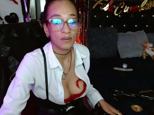 Ameliemartinez's BongaCams show and profile