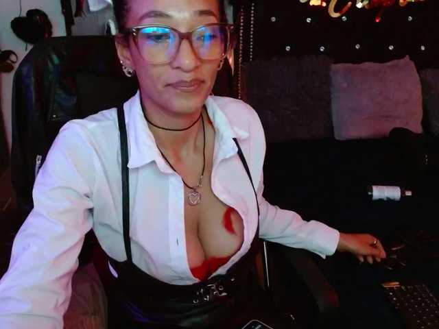 Ameliemartinez from BongaCams