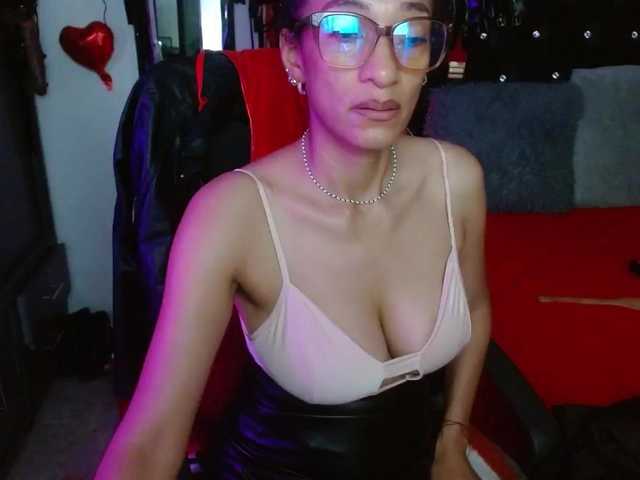 Ameliemartinez's BongaCams show and profile