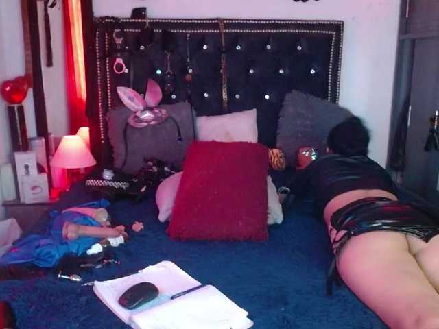 Ameliemartinez's BongaCams show and profile