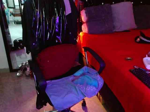 Ameliemartinez webcam