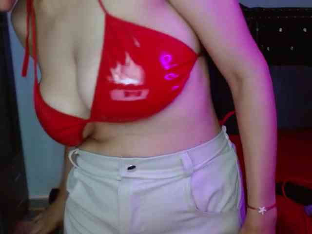 Ameliemartinez webcam