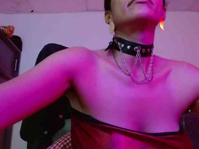 Ameliemartinez webcam