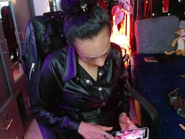 Ameliemartinez webcam