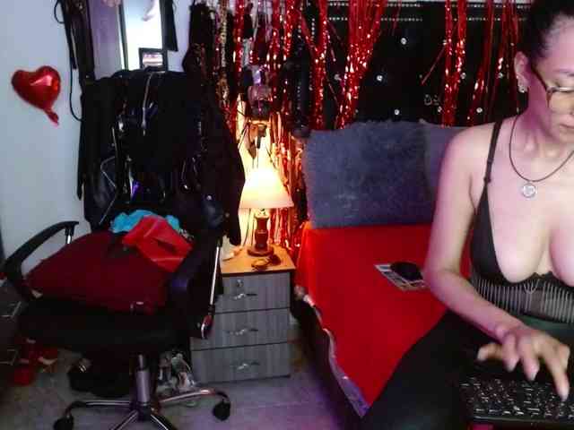 Ameliemartinez webcam