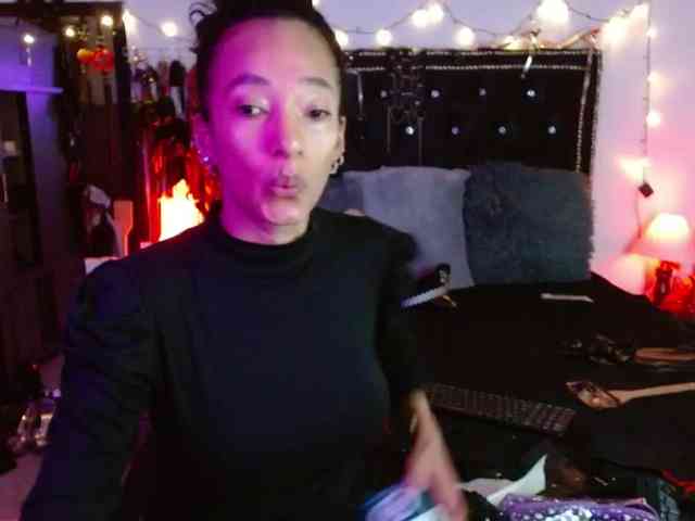 Ameliemartinez webcam