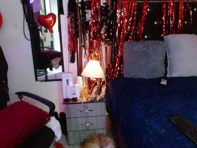 Ameliemartinez webcam