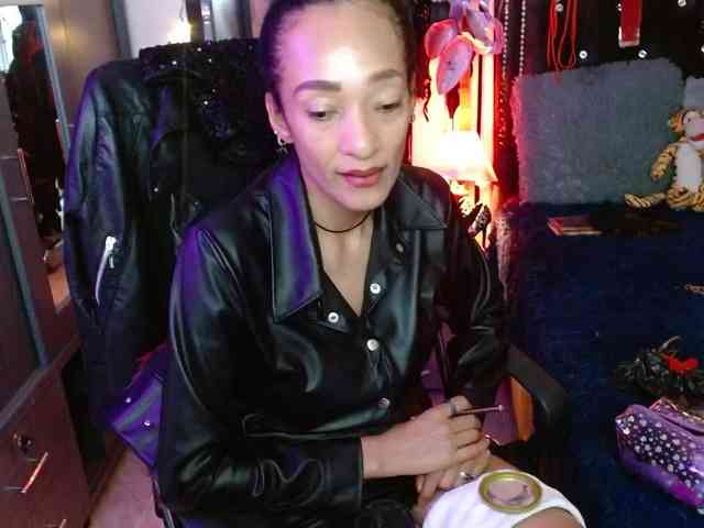 Ameliemartinez webcam