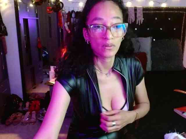 Ameliemartinez Live Webcam on BongaCams