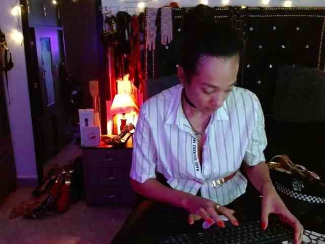 Ameliemartinez webcam