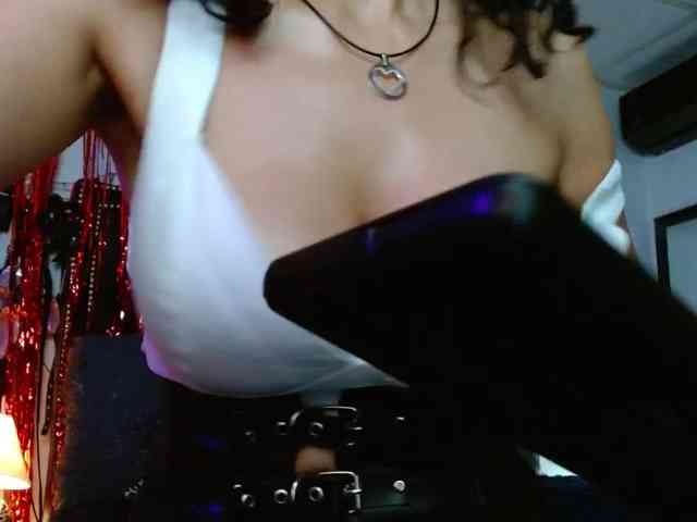 Ameliemartinez webcam