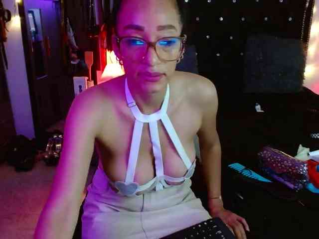 Ameliemartinez webcam