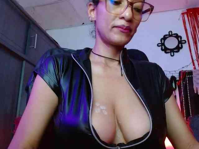 Ameliemartinez webcam