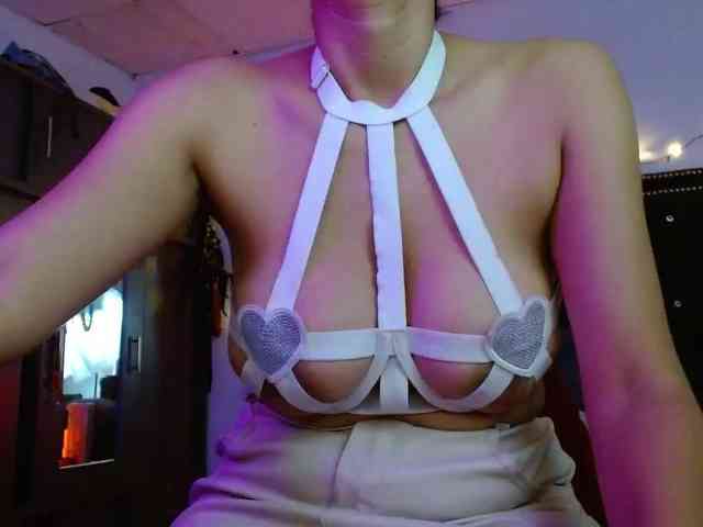 Ameliemartinez webcam