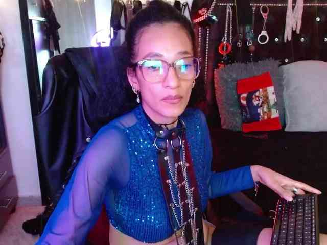 Ameliemartinez webcam