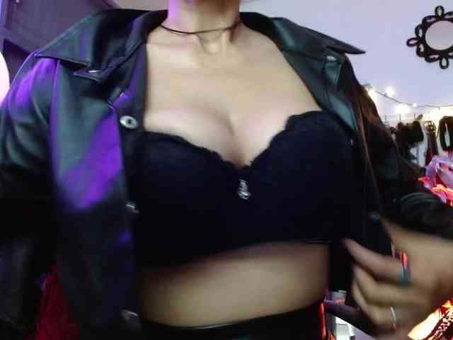 Ameliemartinez webcam