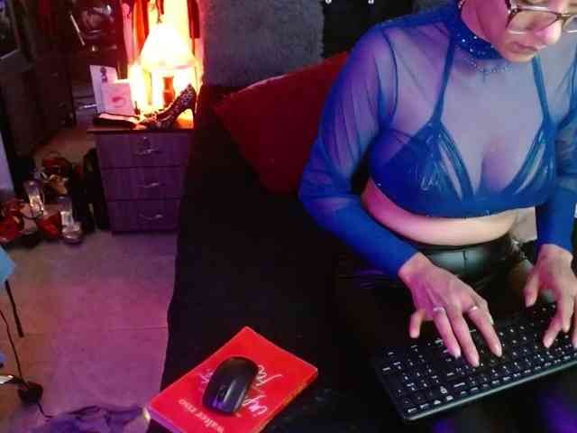 Ameliemartinez webcam