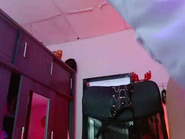 Ameliemartinez webcam