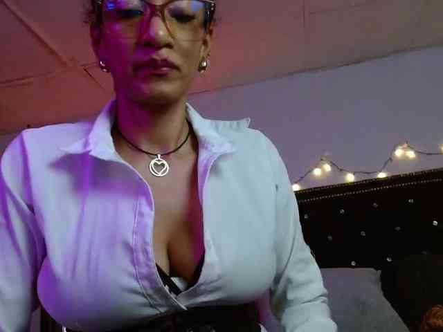 Ameliemartinez webcam