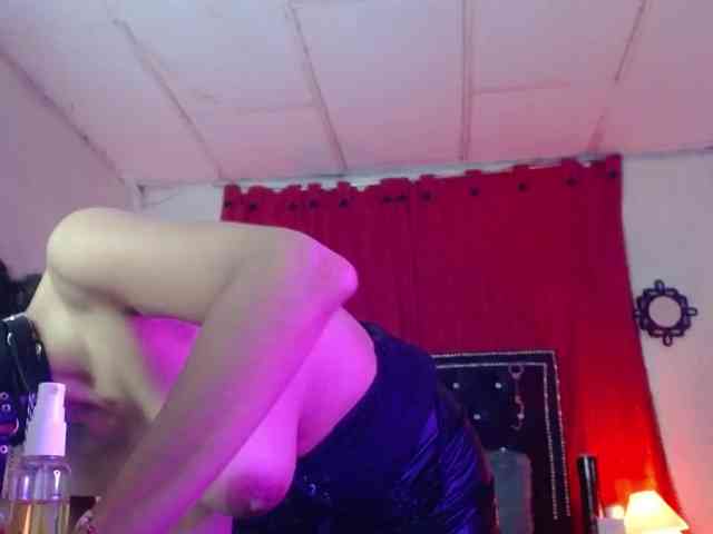 Ameliemartinez webcam