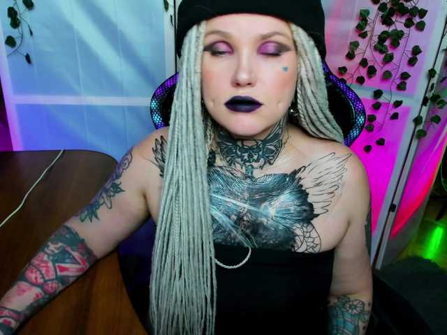 HellGa's BongaCams show and profile