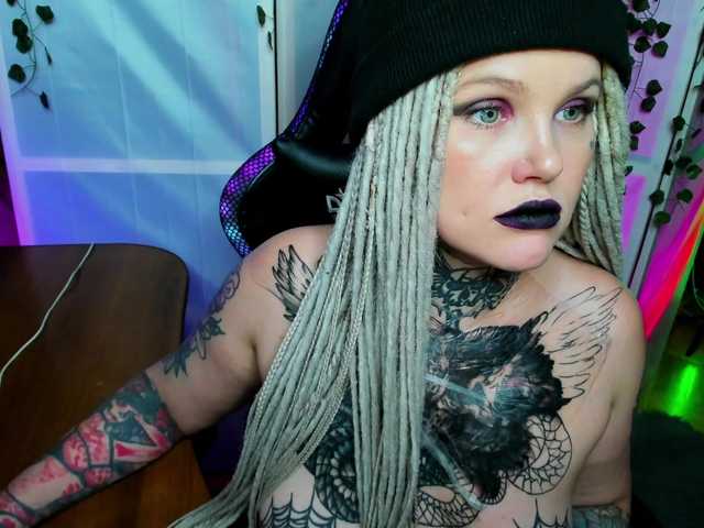 HellGa's BongaCams show and profile