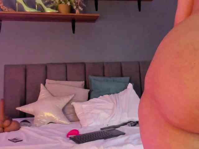 Coco-balenciaga webcam